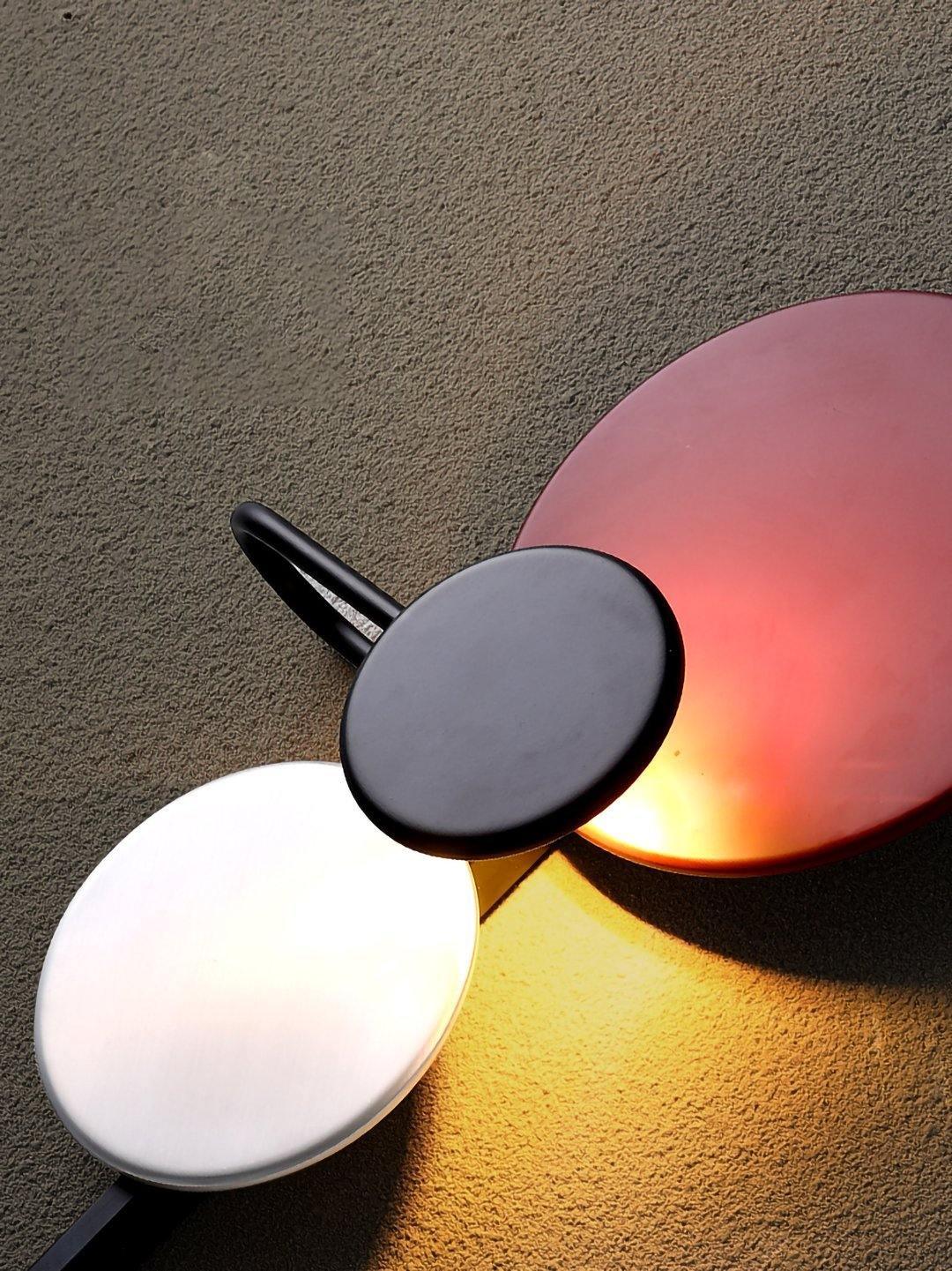 Close view of coloured discs and central black unit