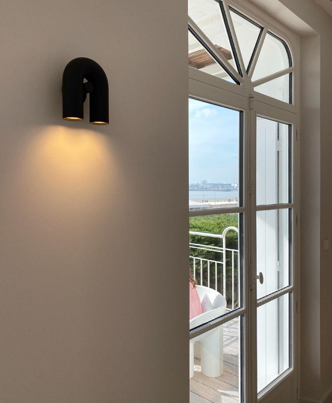 Cirkus U-shaped LED wall lamp