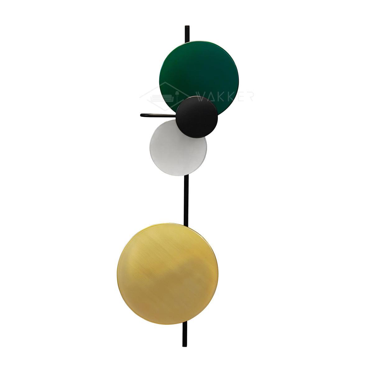 Green upper disc with silver-coloured middle and gold-coloured lower discs on a black bar