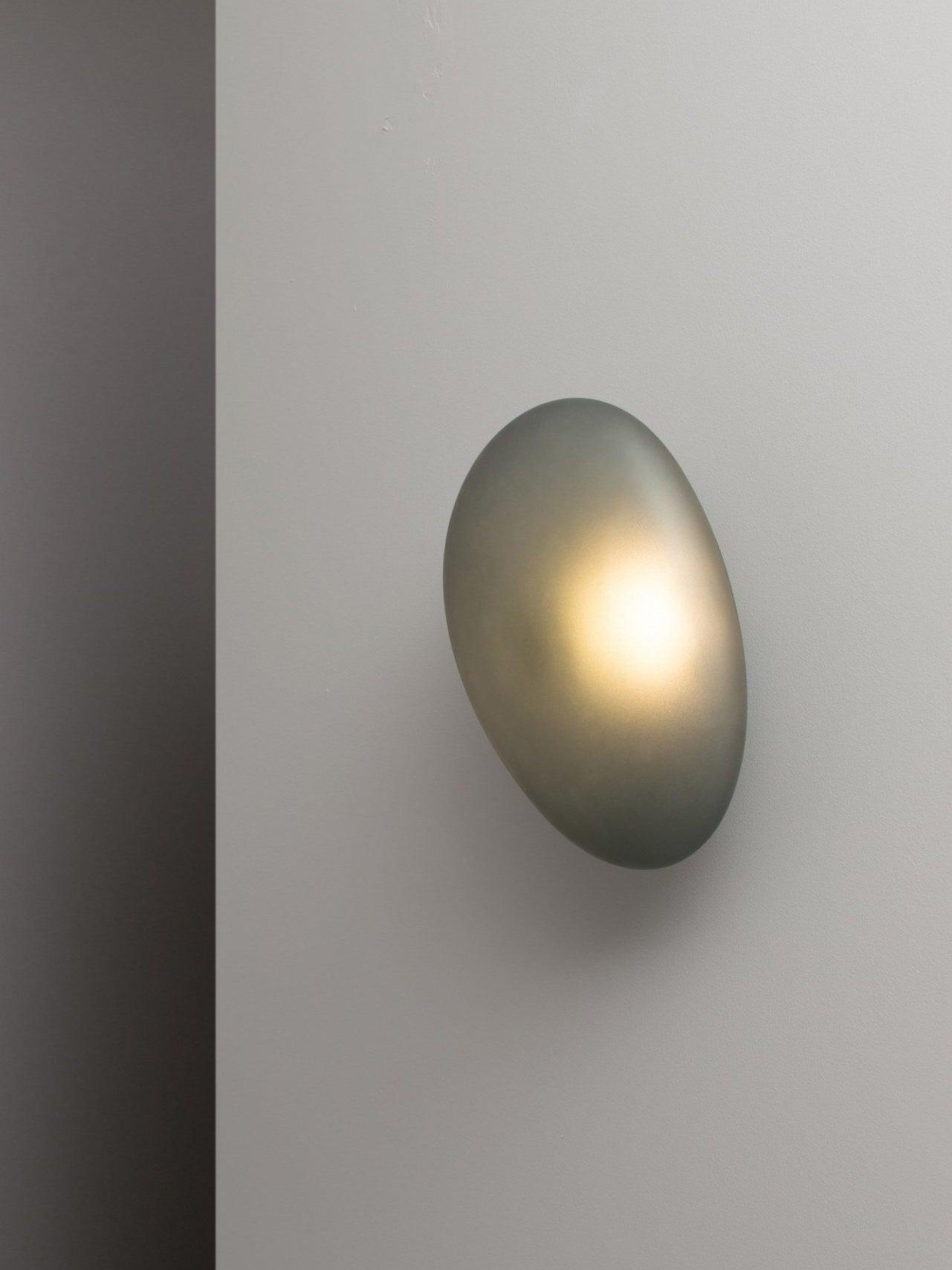 Bubble Glass pebble-shaped wall light