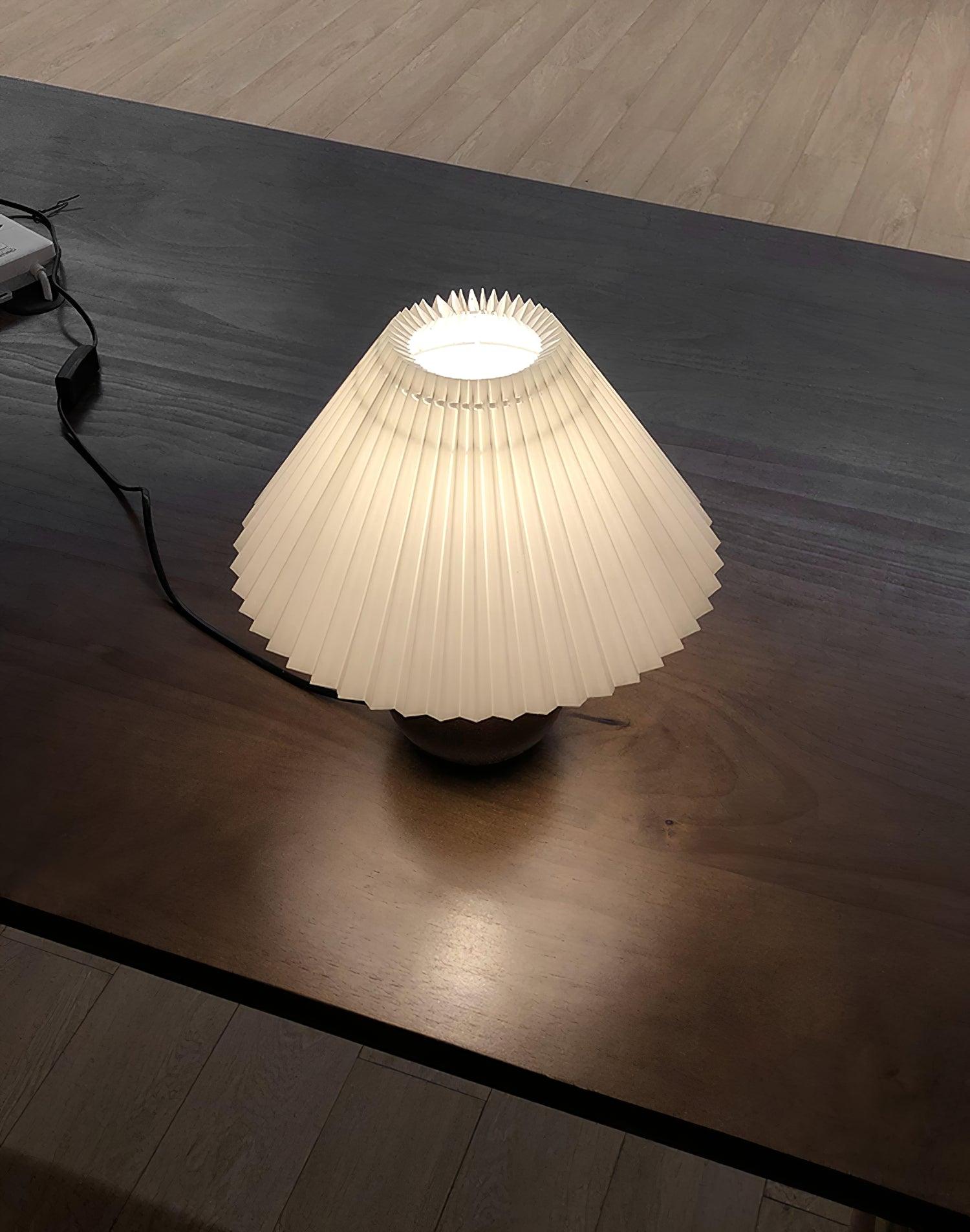 Wooden Pleated Table Lamp - Cueteks
