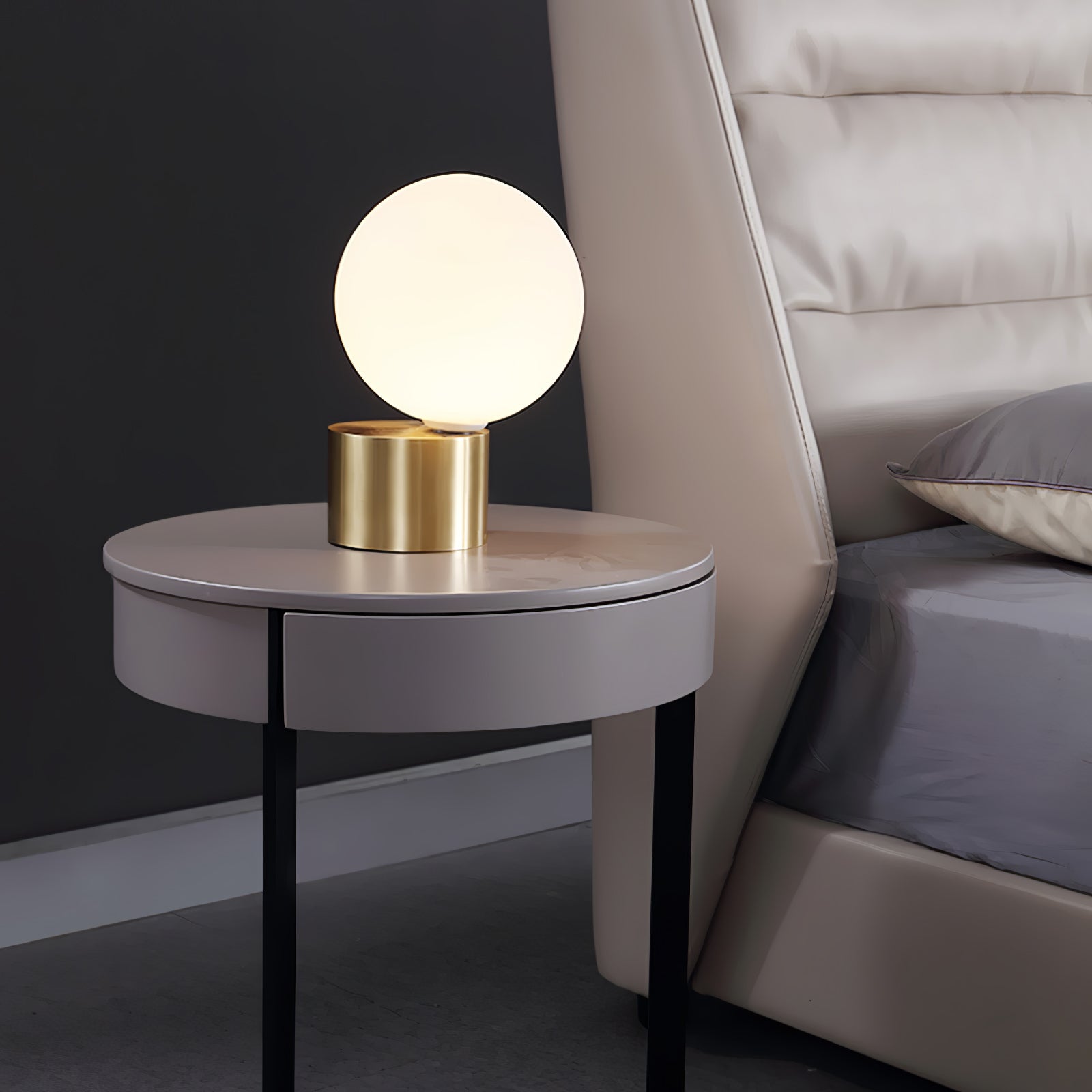 Tip of The Tongue Table Lamp - Cueteks