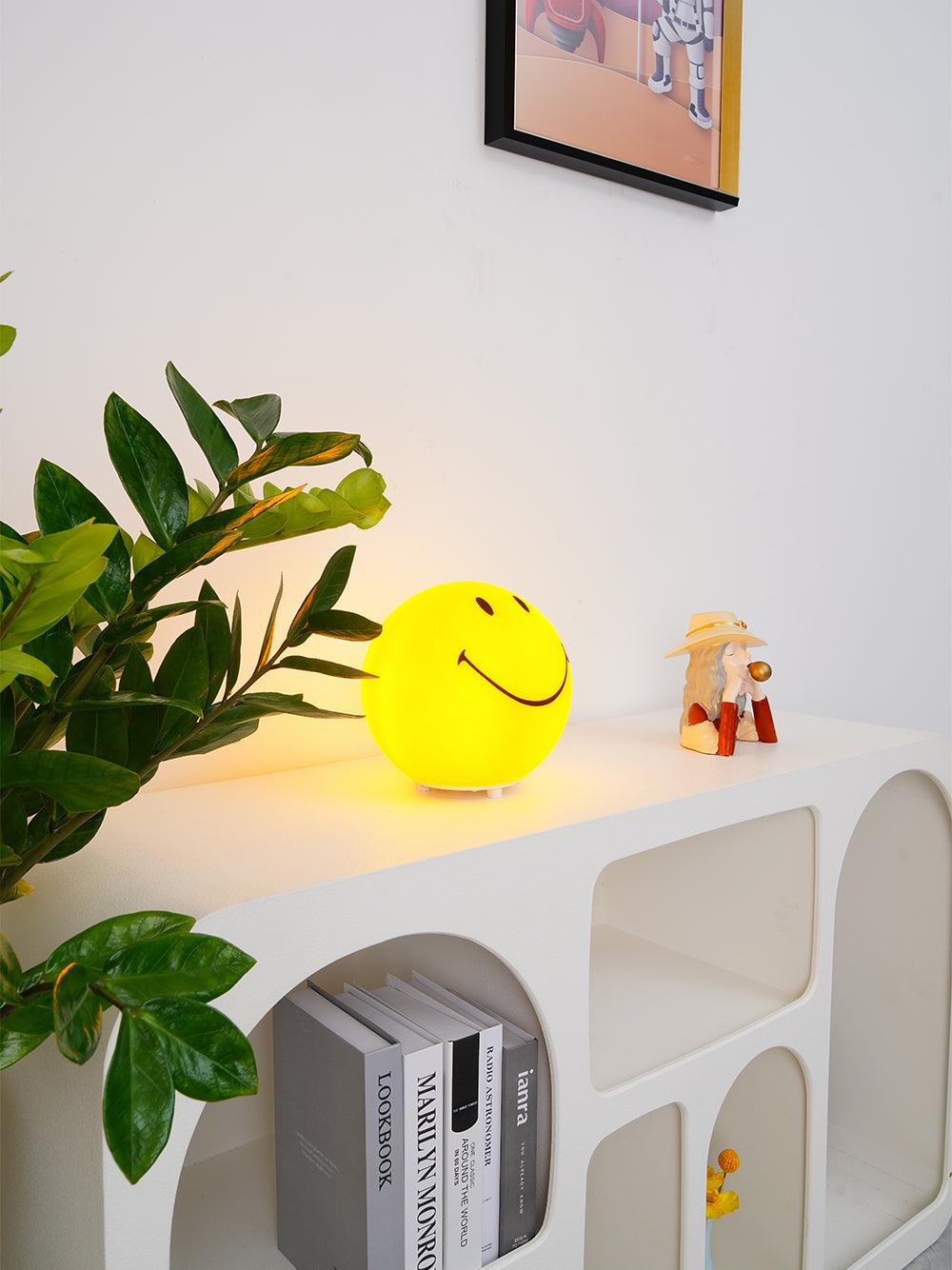 Smiling Table Lamp - Cueteks
