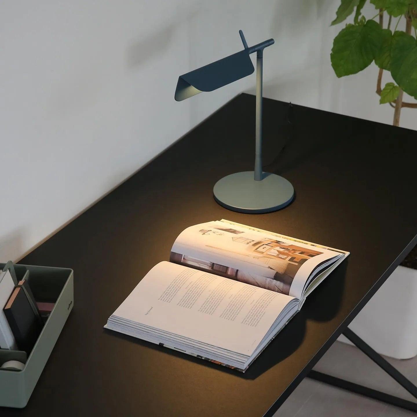 Pivot Ease Table Lamp - Cueteks