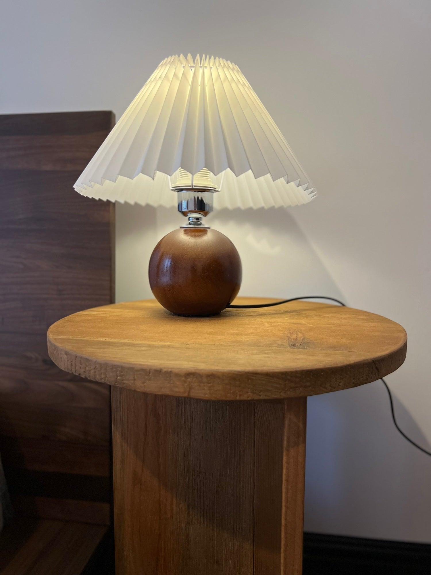 Wooden Pleated Table Lamp - Cueteks