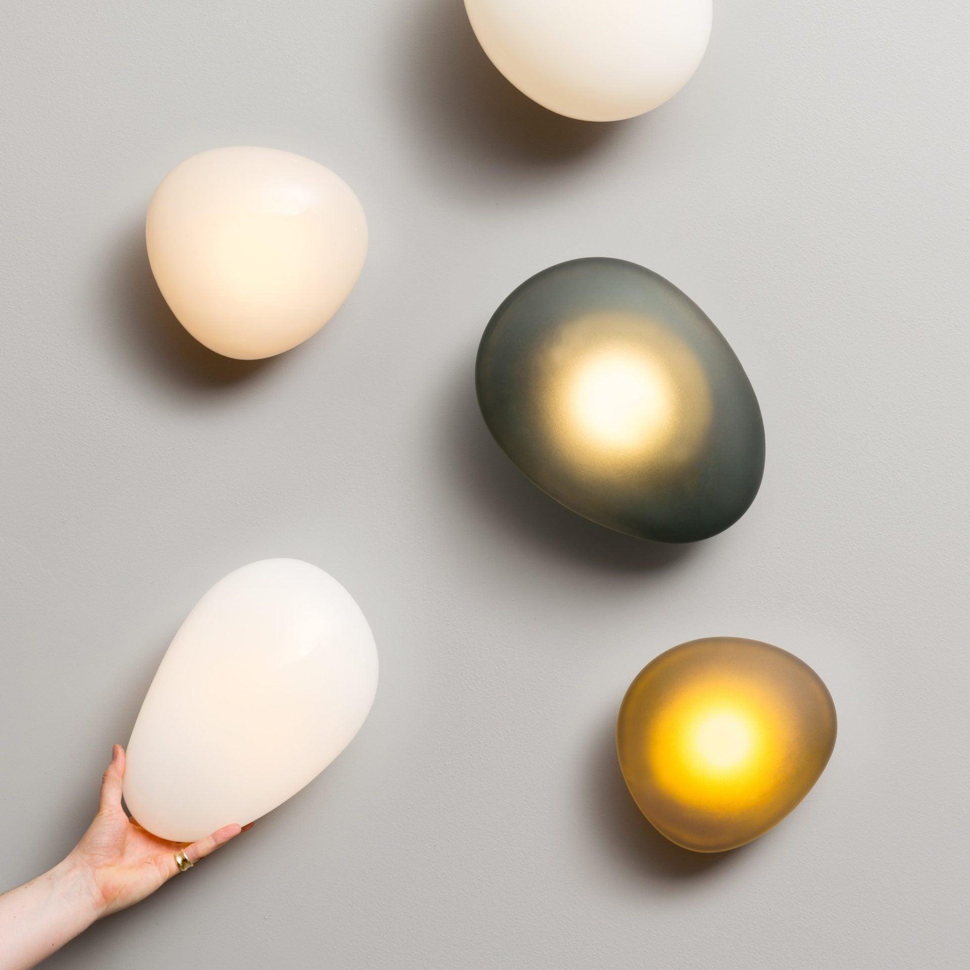 Bubble Glass pebble-shaped wall light
