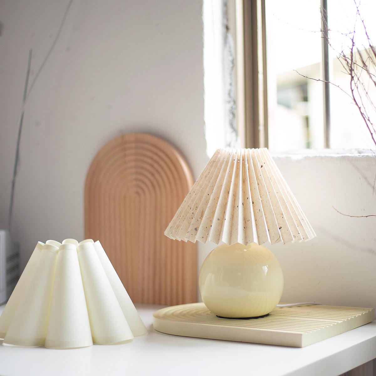 Kicsi Knife Pleat Table Lamp - Cueteks