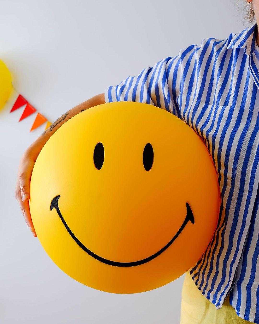 Smiling Table Lamp - Cueteks
