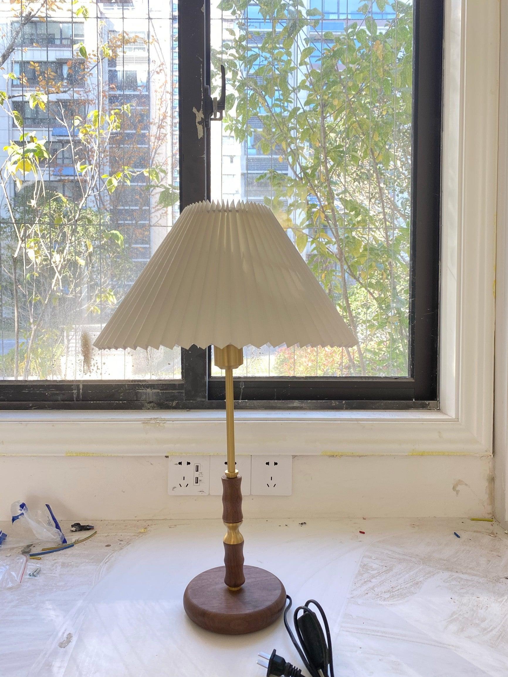 Le Klint Table Lamp - Cueteks