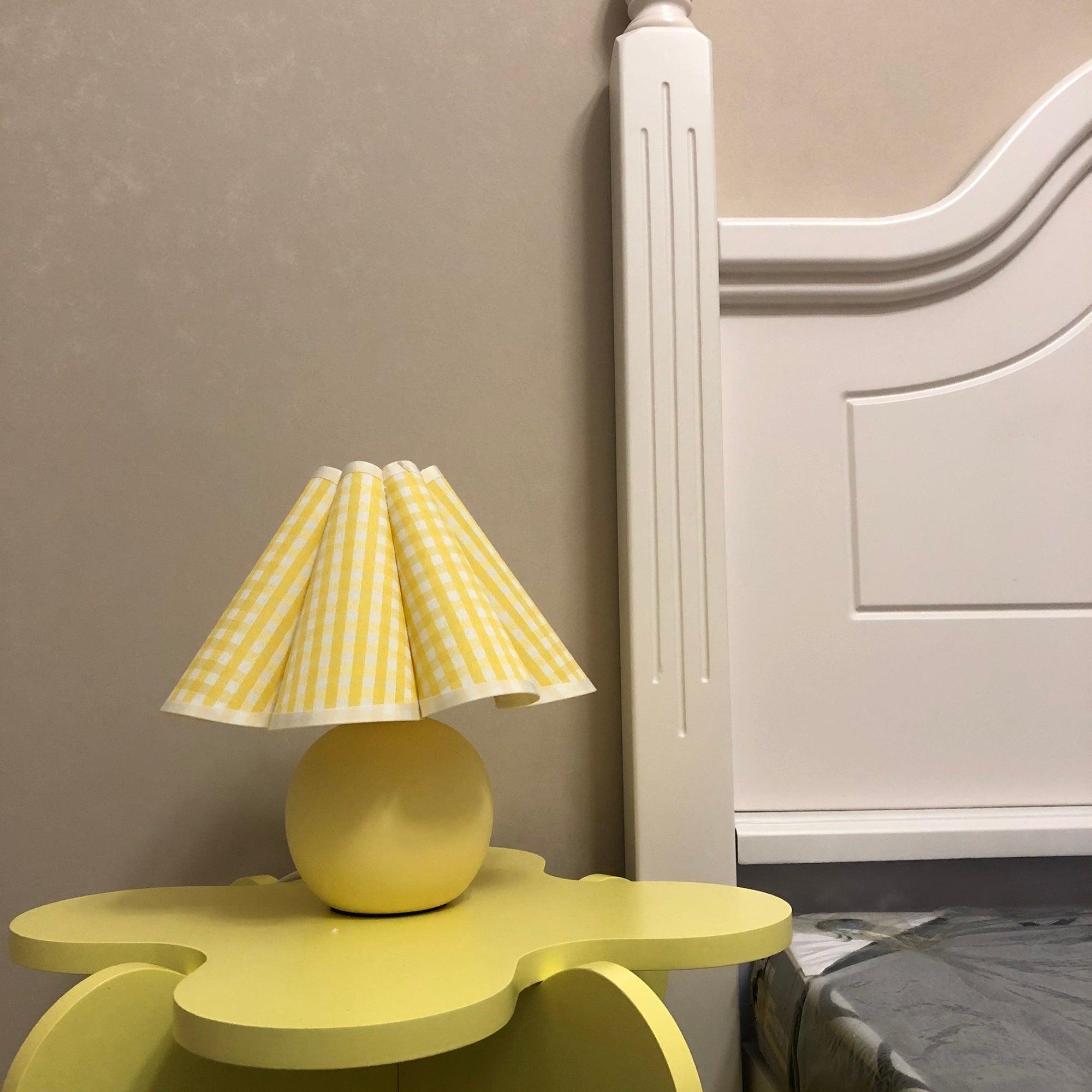 Kicsi Knife Pleat Table Lamp - Cueteks
