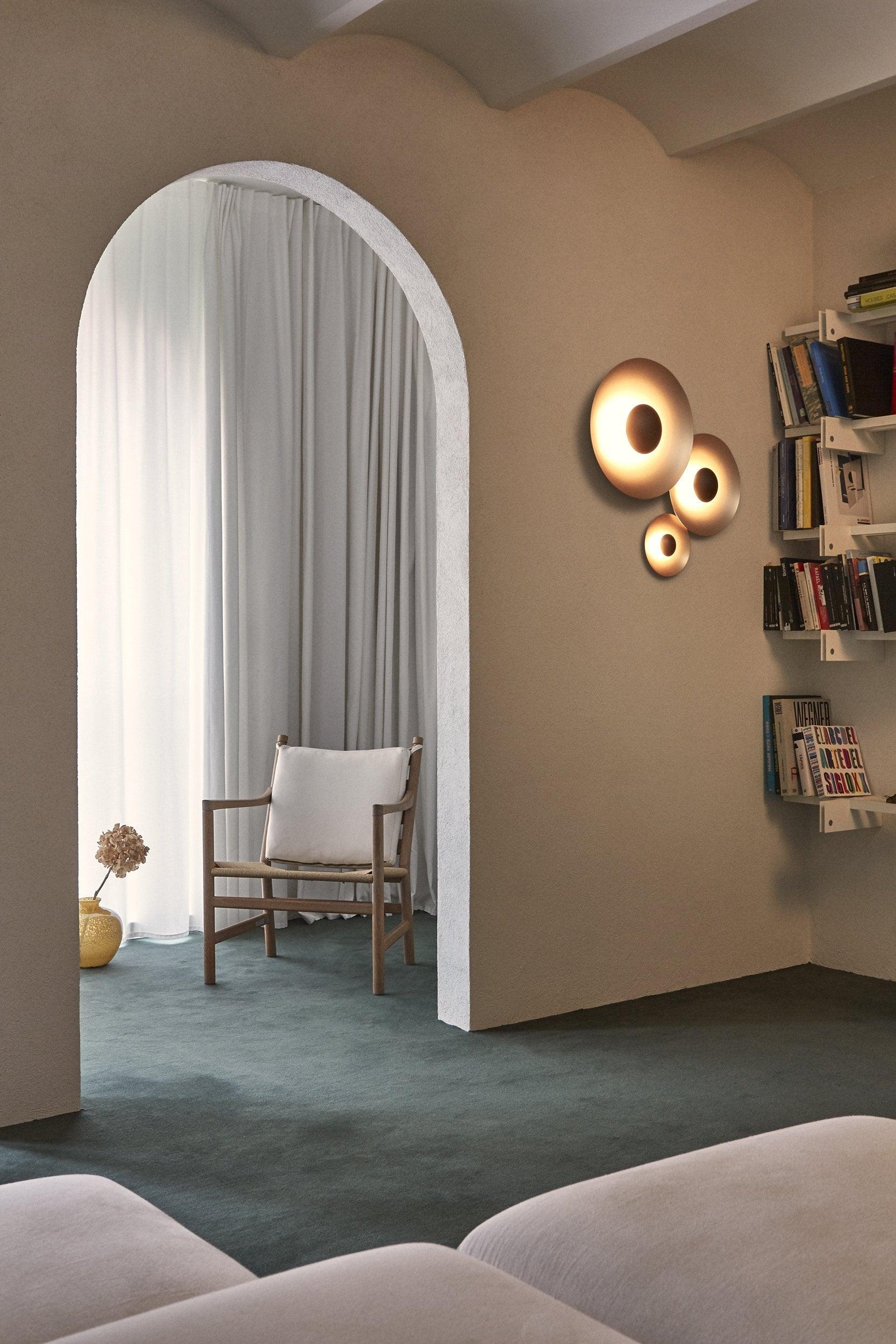 Simplicity Glow round metal LED wall light