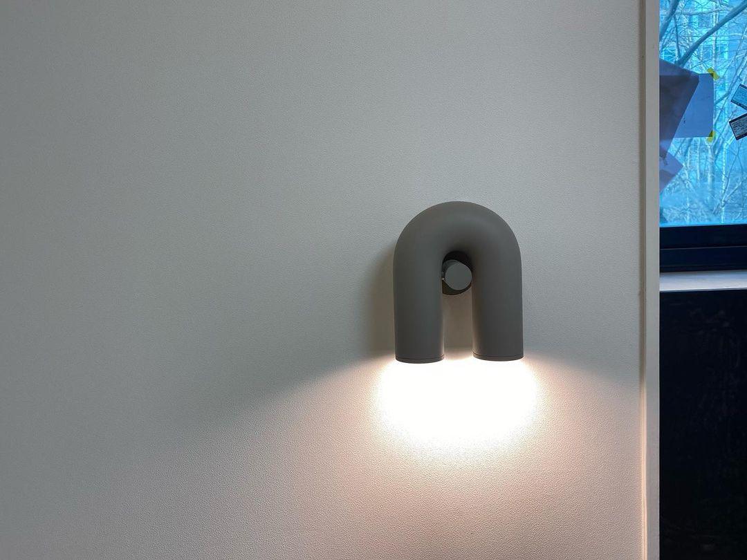 Cirkus U-shaped LED wall lamp
