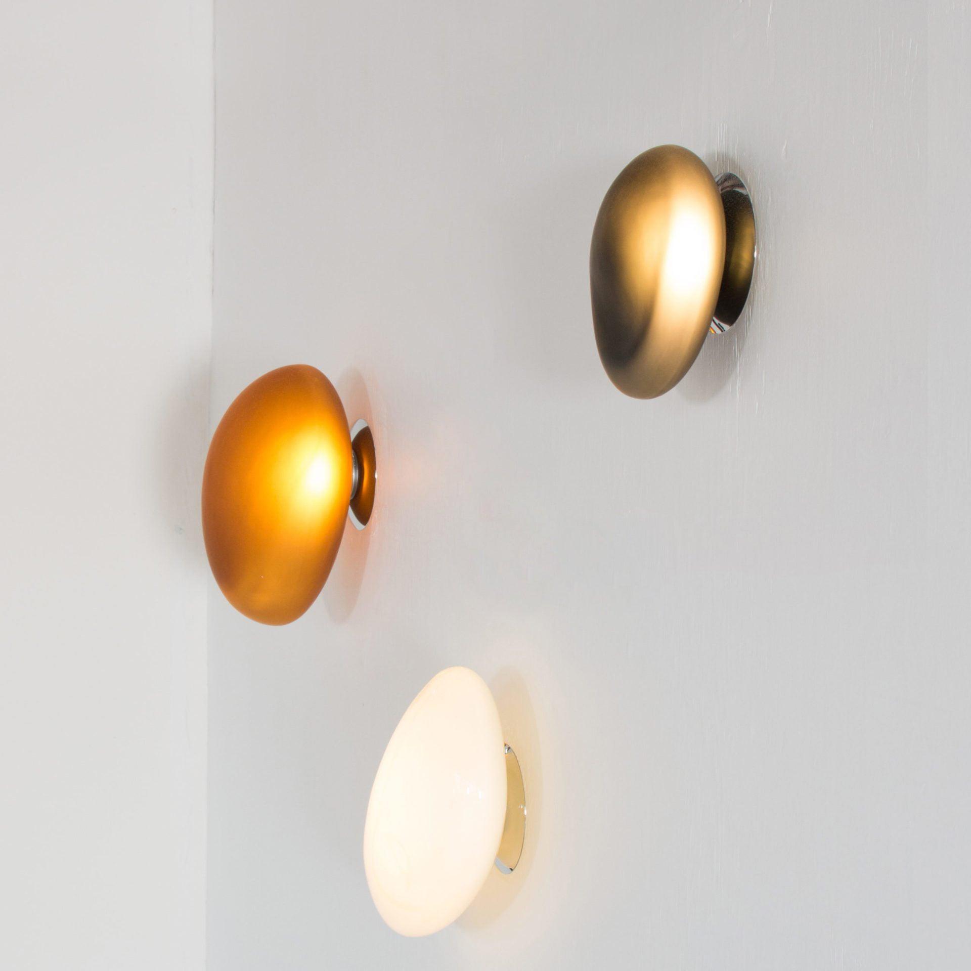 Bubble Glass pebble-shaped wall light