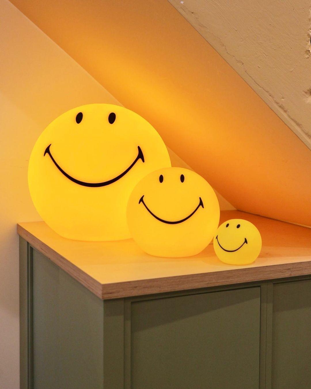 Smiling Rechargeable Built-in Battery Table Lamp - Cueteks
