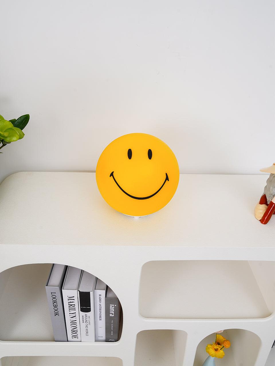 Smiling Table Lamp - Cueteks
