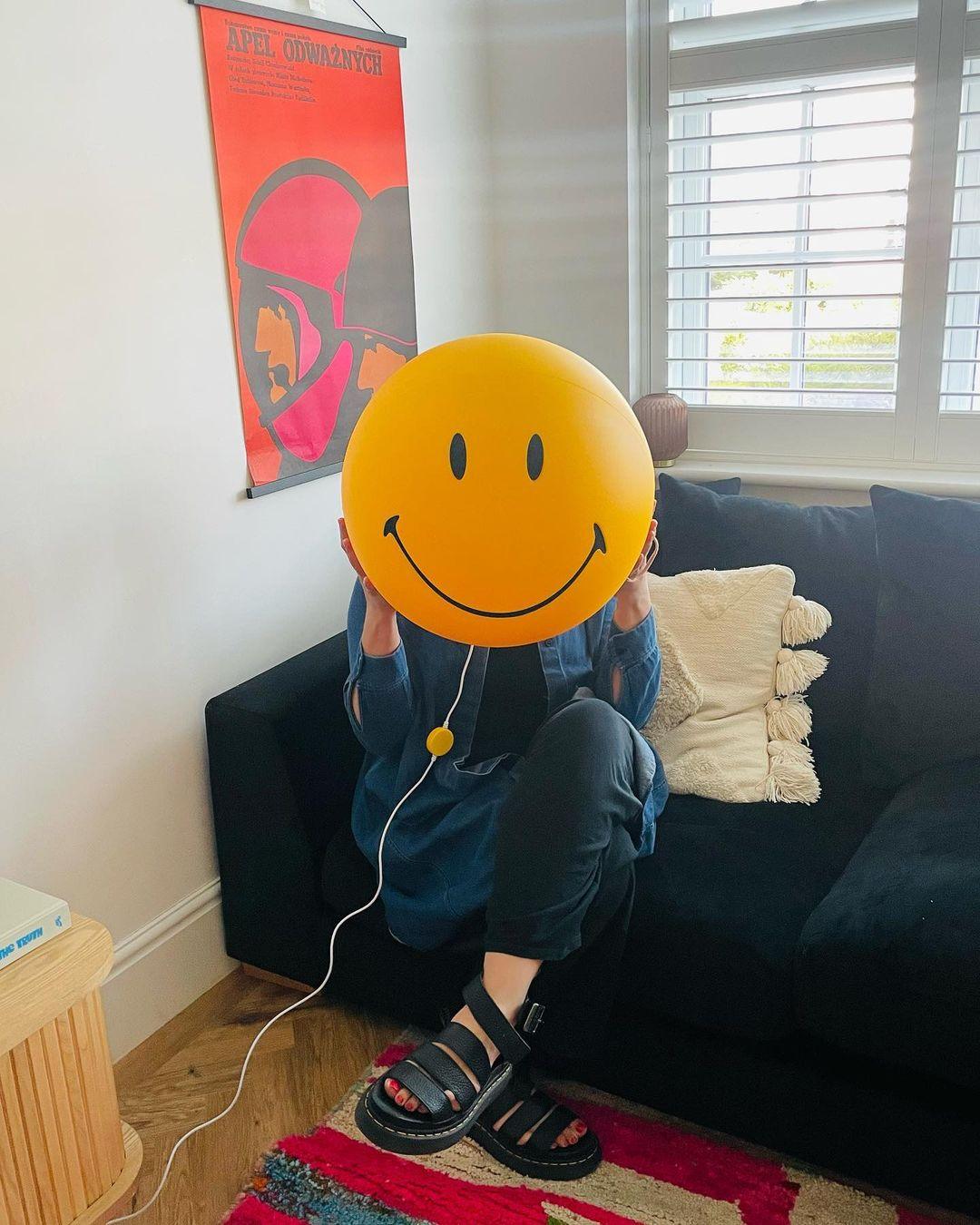 Smiling Rechargeable Built-in Battery Table Lamp - Cueteks