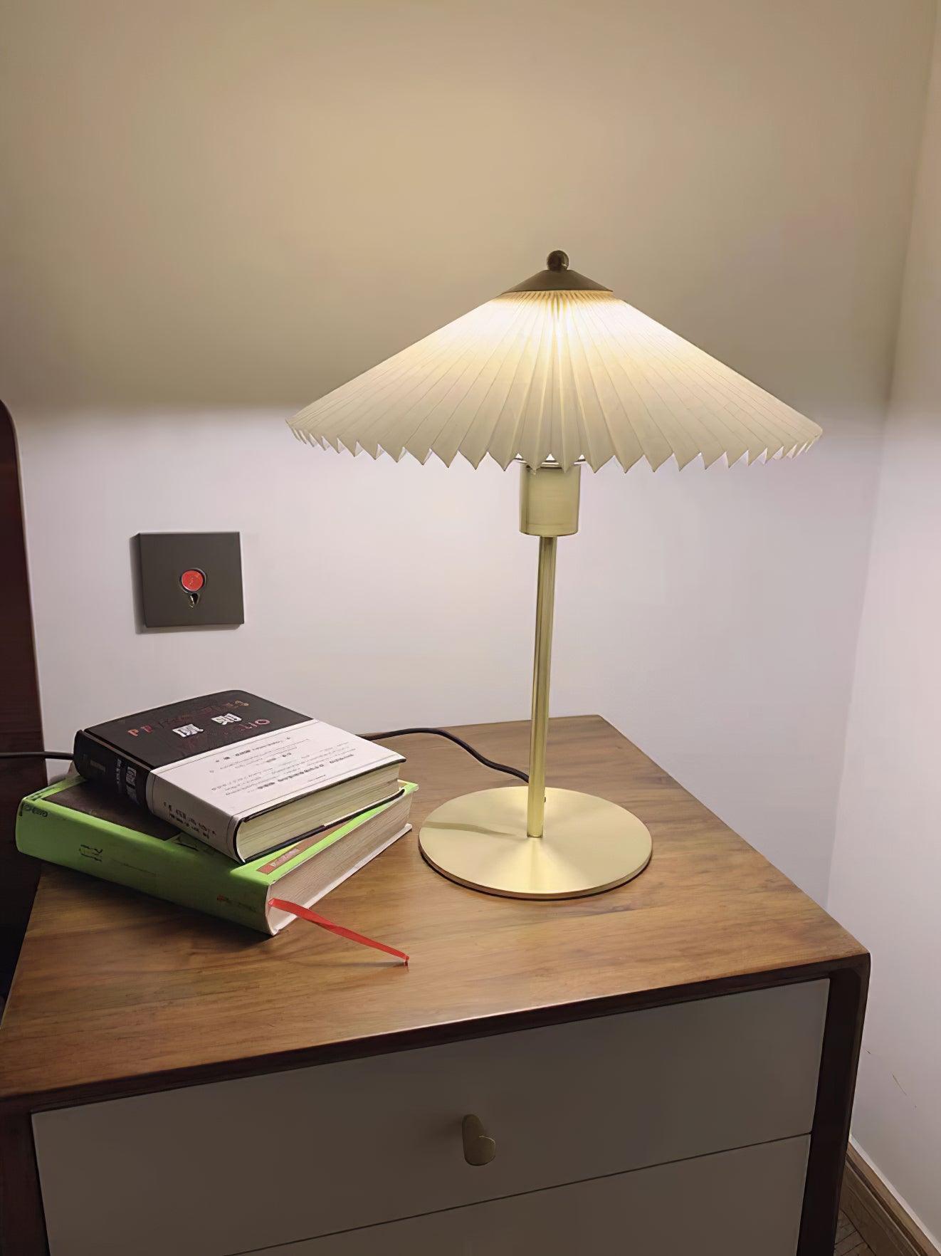 Perla Pleated Table Lamp - Cueteks