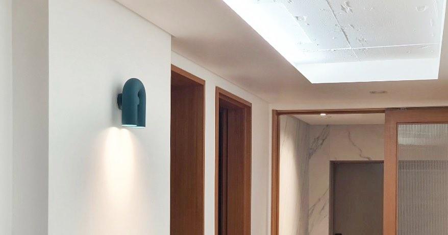 Cirkus U-shaped LED wall lamp
