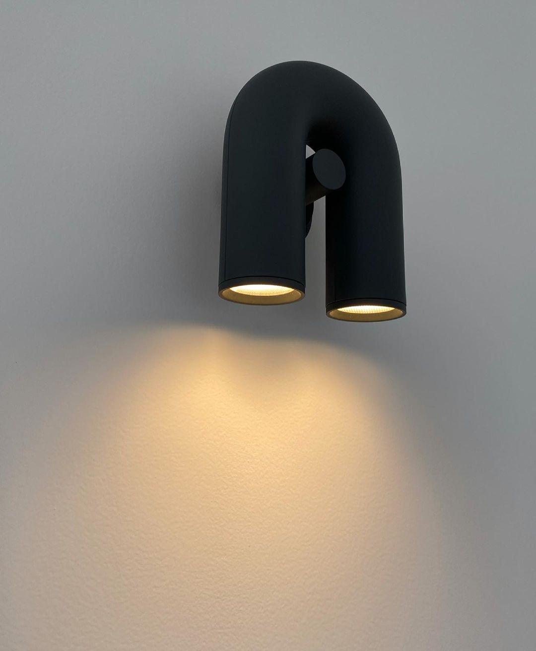 Cirkus U-shaped LED wall lamp