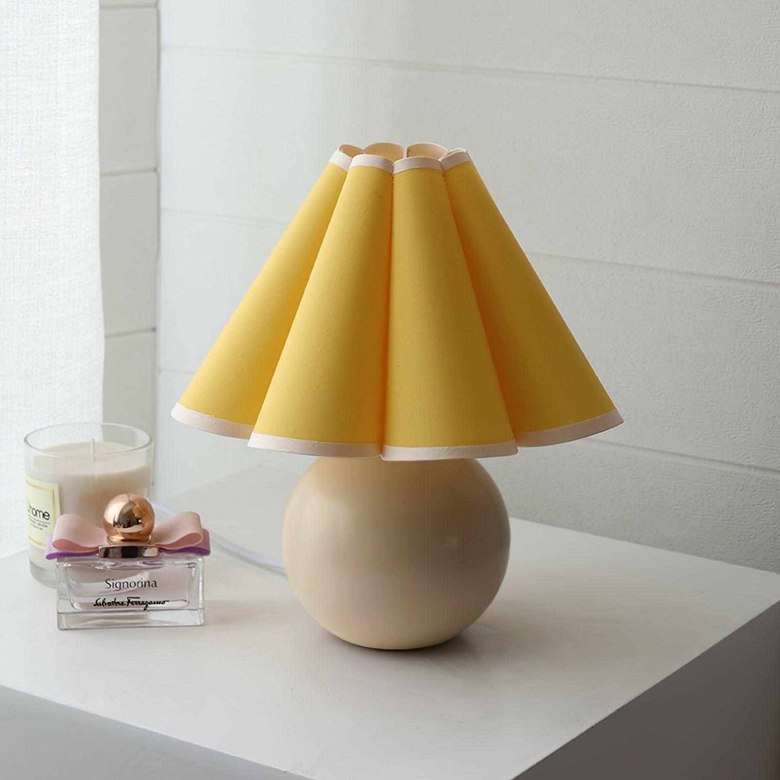 Kicsi Knife Pleat Table Lamp - Cueteks