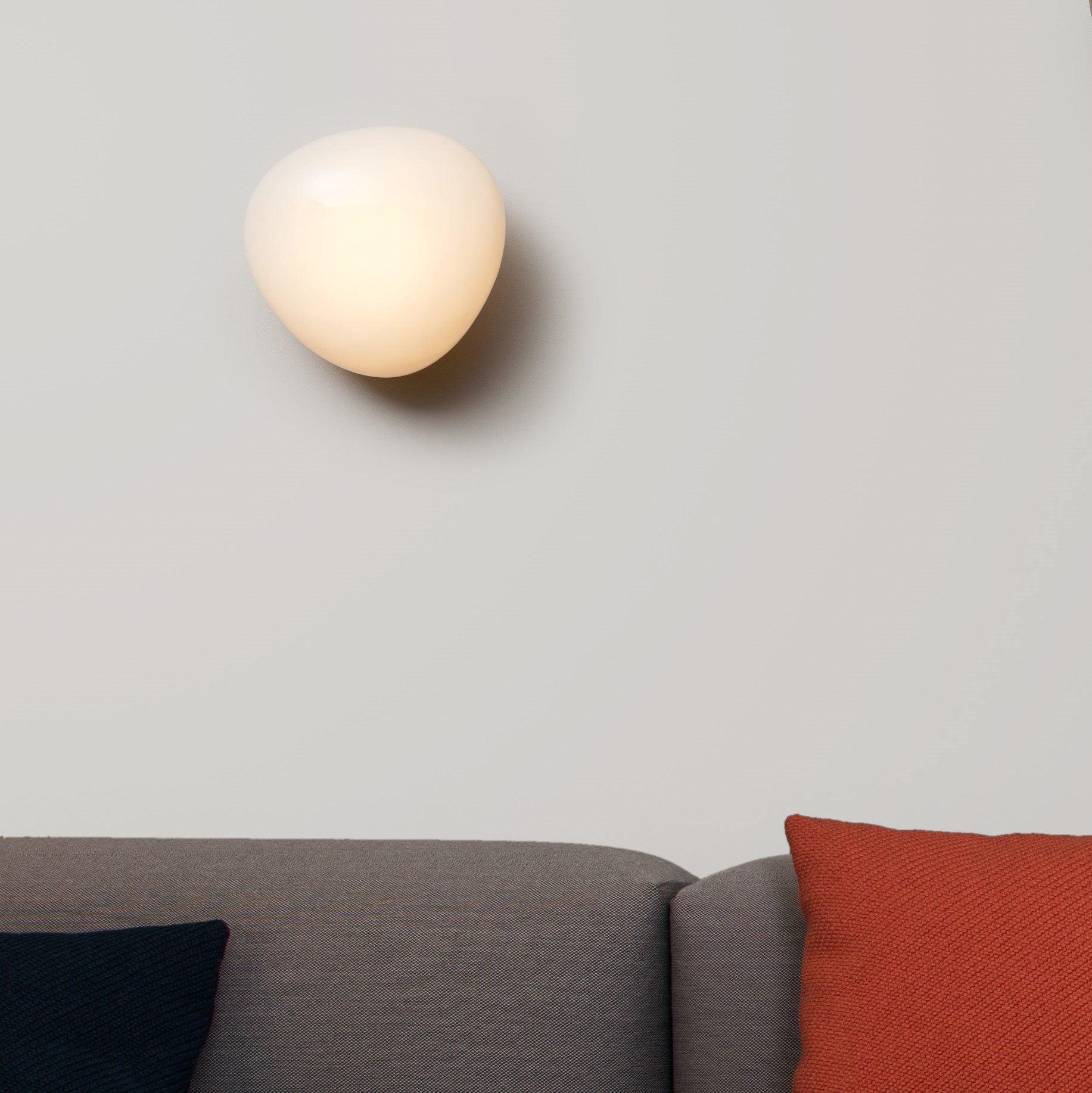 Bubble Glass pebble-shaped wall light