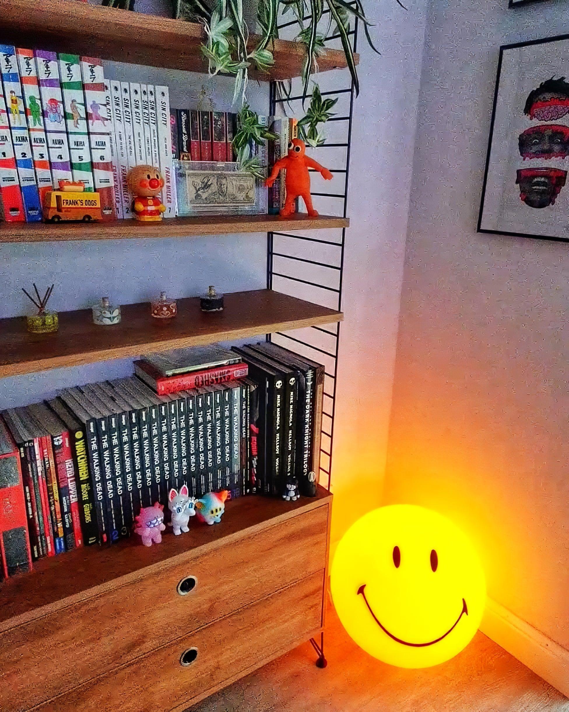 Smiling Table Lamp - Cueteks