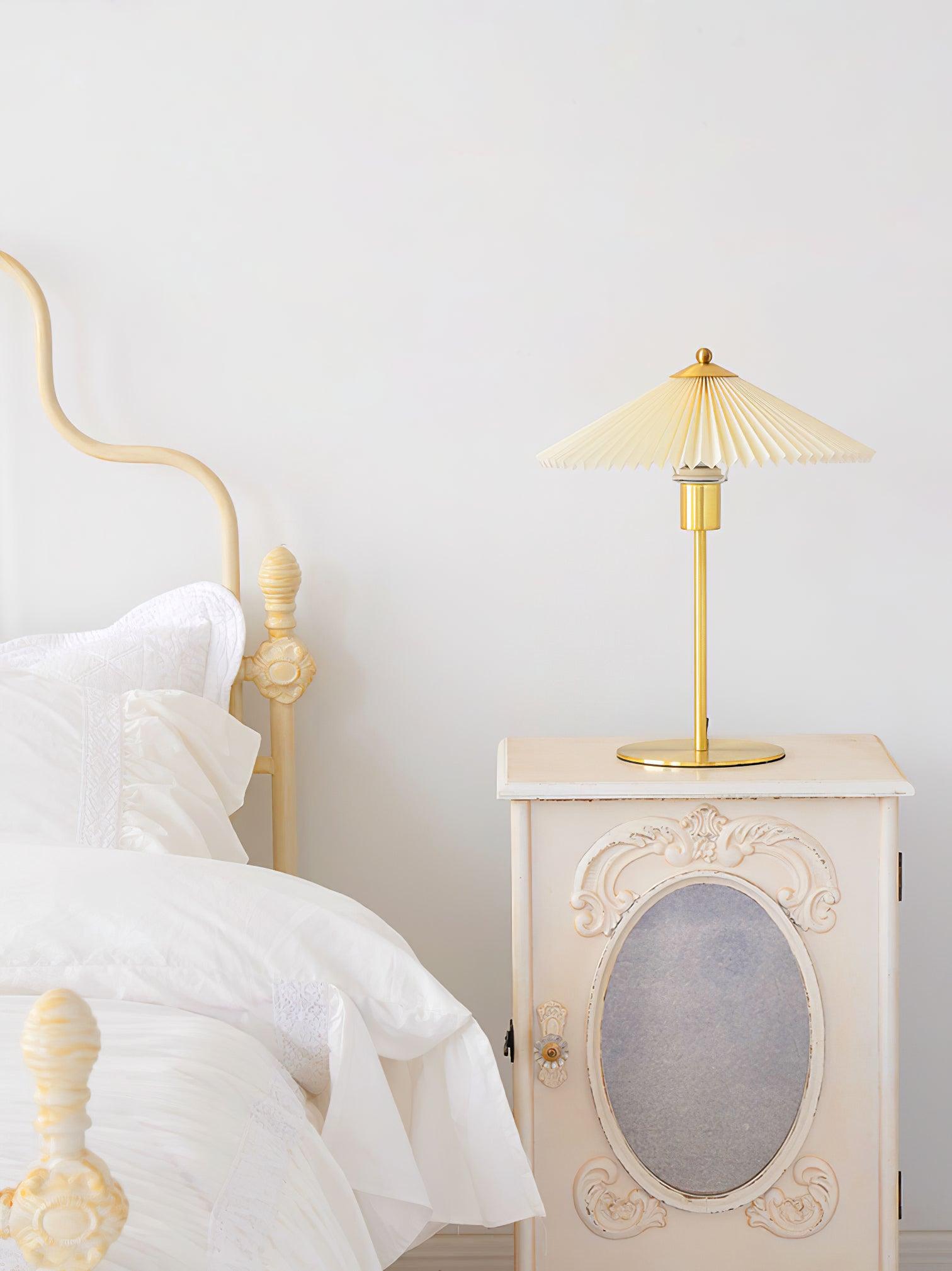 Perla Pleated Table Lamp - Cueteks