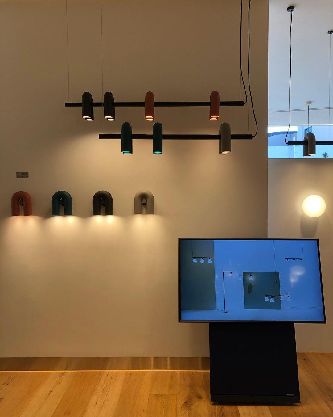 Cirkus U-shaped LED wall lamp