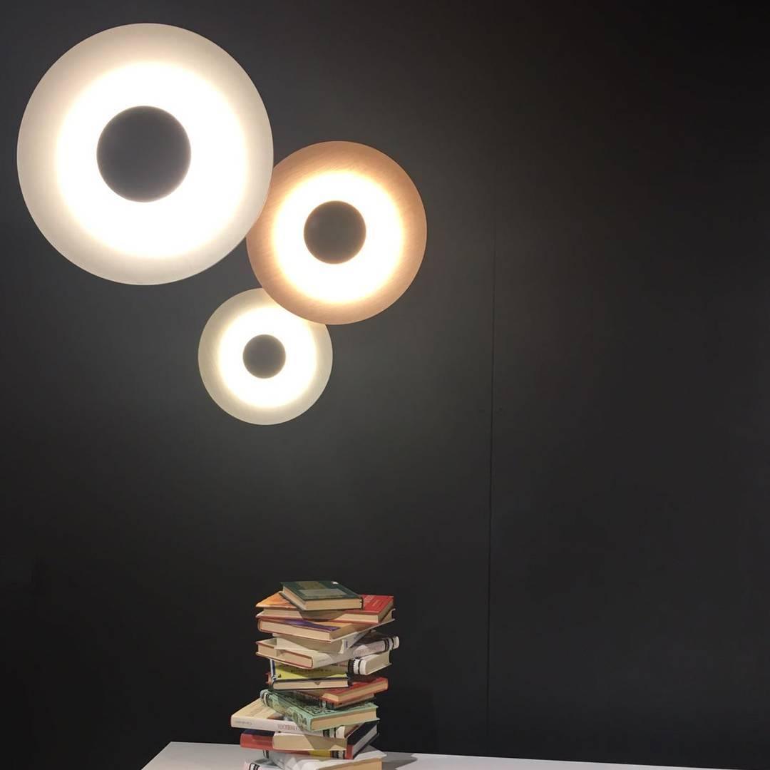 Simplicity Glow round metal LED wall light