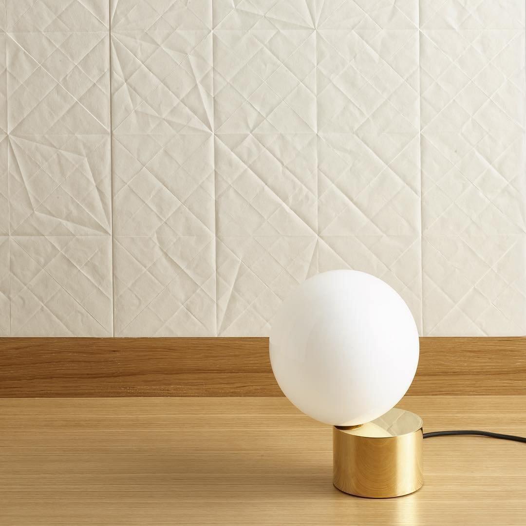Tip of The Tongue Table Lamp - Cueteks