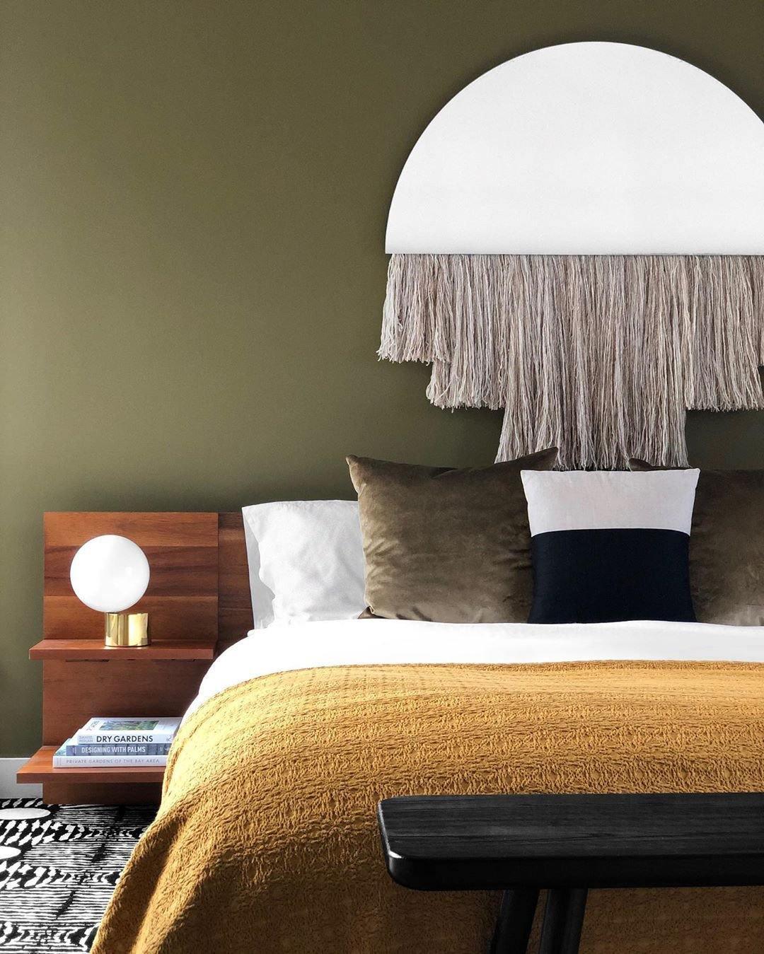 Tip of The Tongue Table Lamp - Cueteks