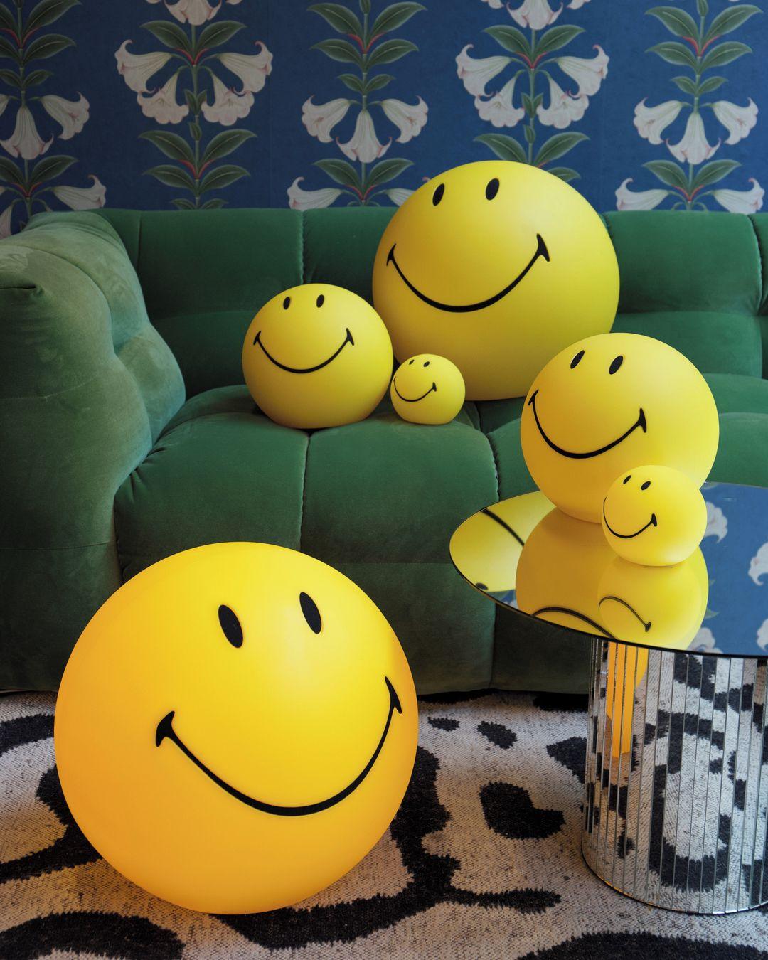 Smiling Rechargeable Built-in Battery Table Lamp - Cueteks