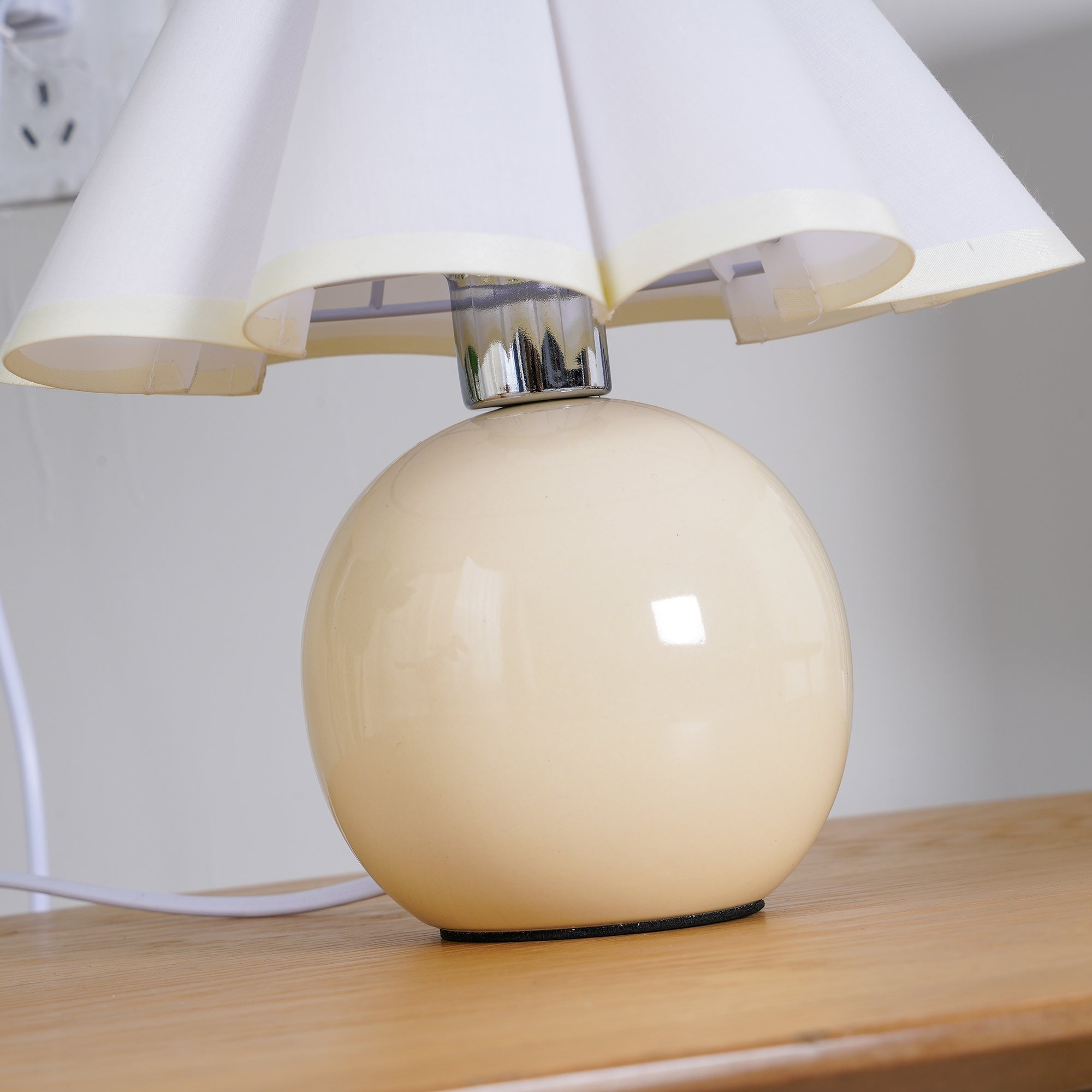 Kicsi Knife Pleat Table Lamp - Cueteks