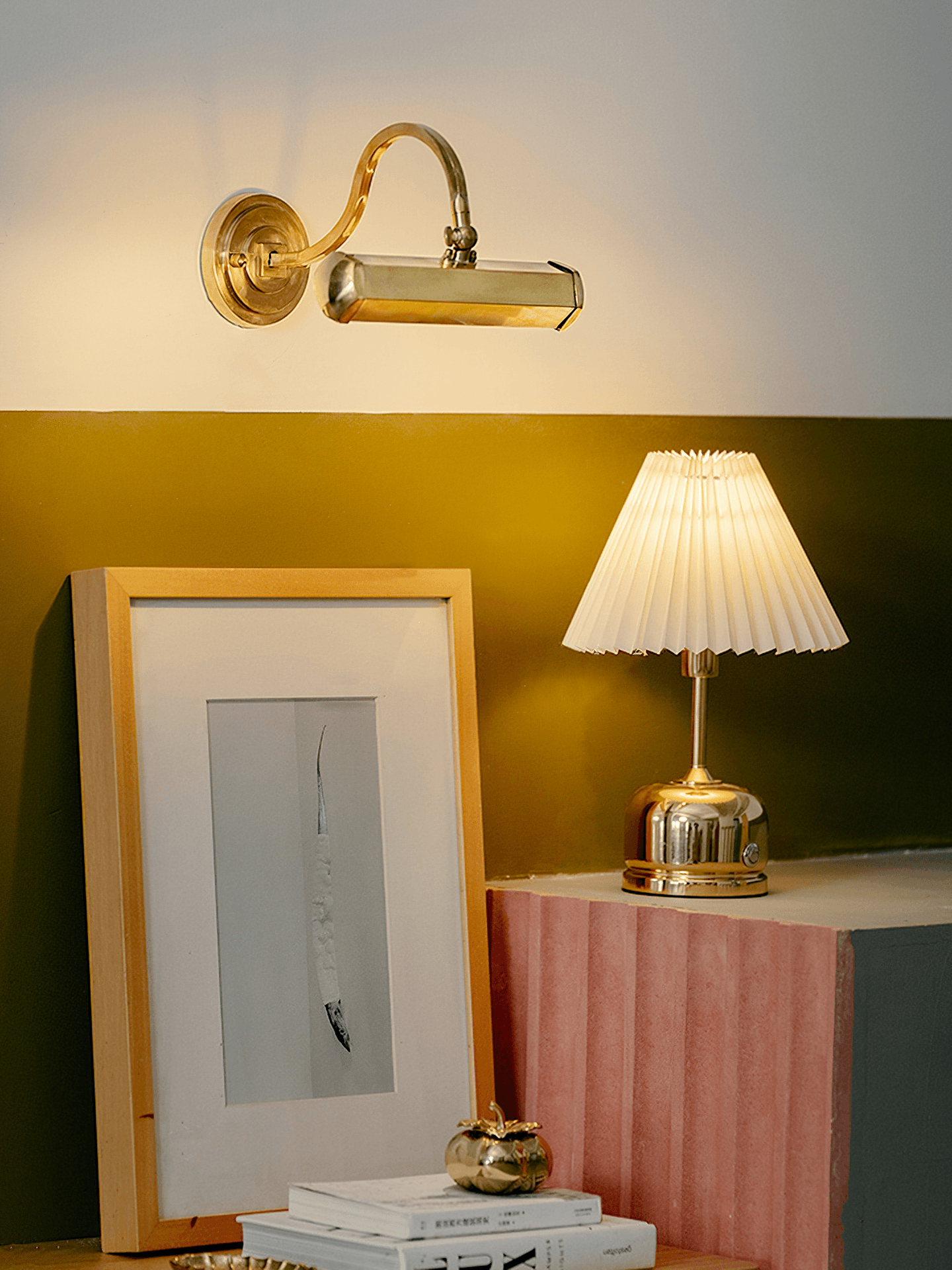 Picture light above a display beside a table lamp