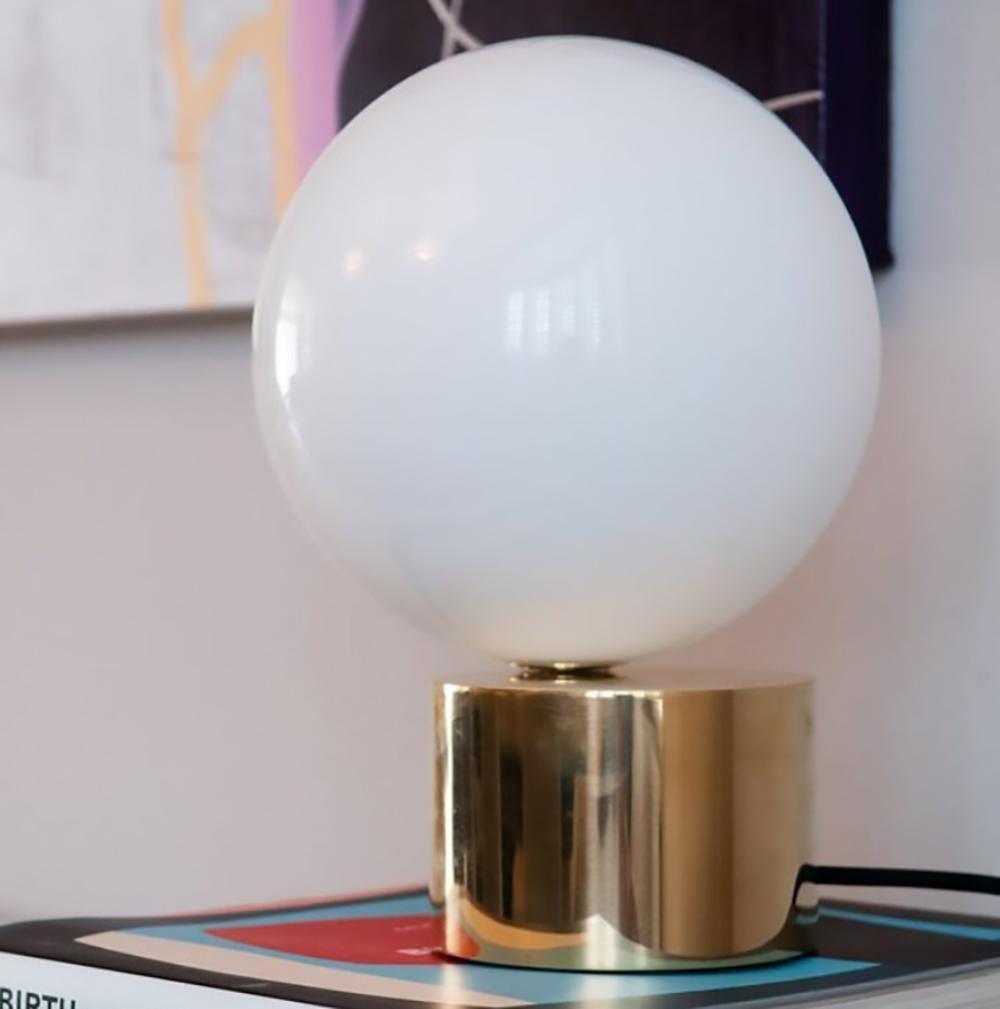Tip of The Tongue Table Lamp - Cueteks