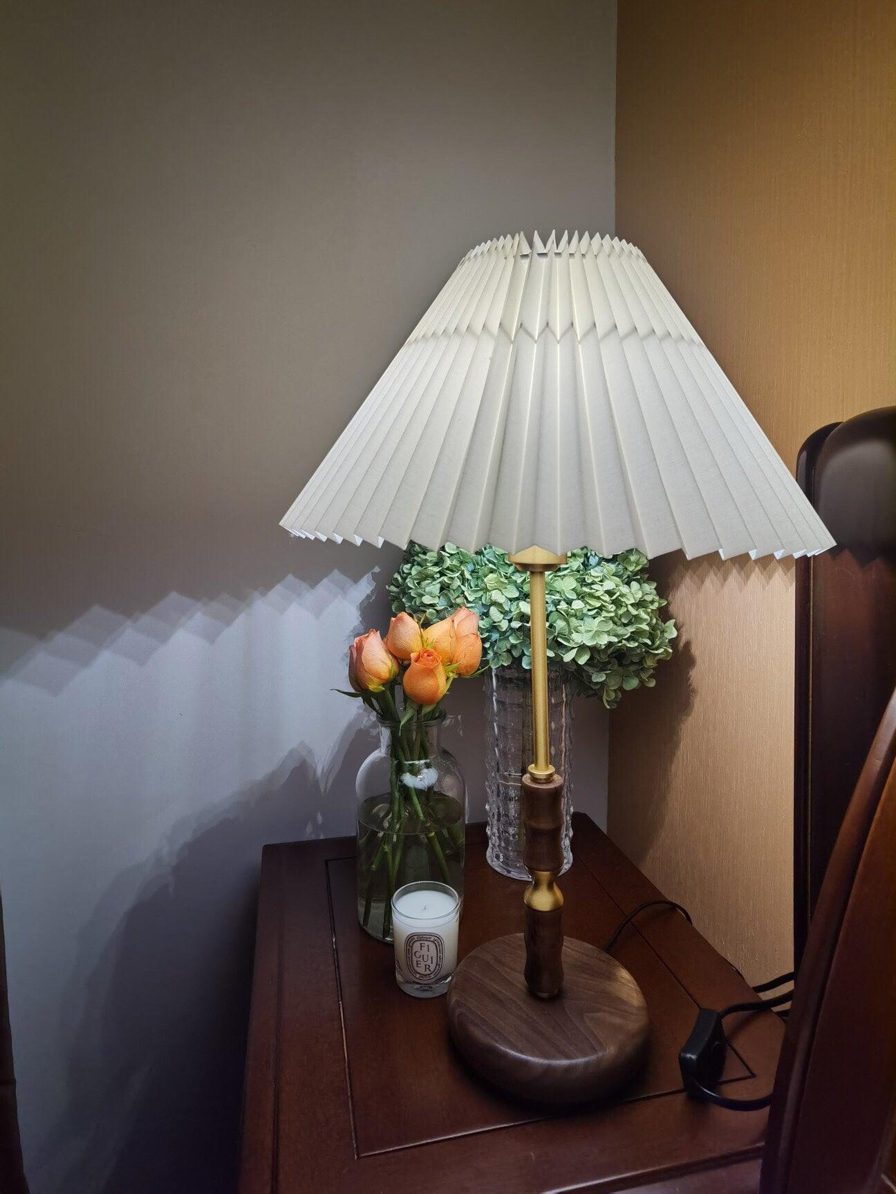 Le Klint Table Lamp - Cueteks