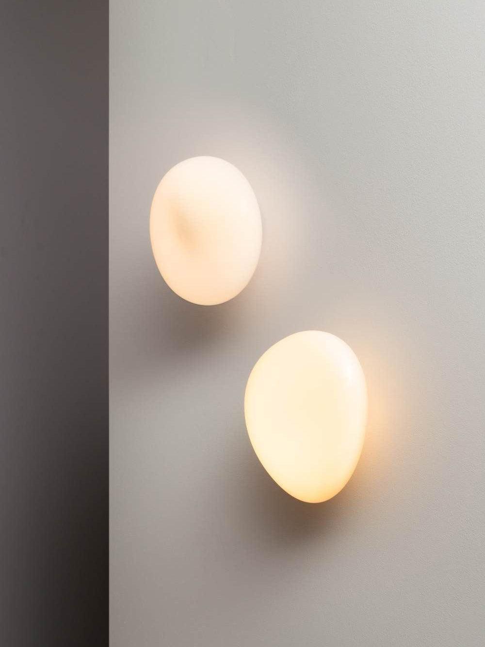 Bubble Glass pebble-shaped wall light