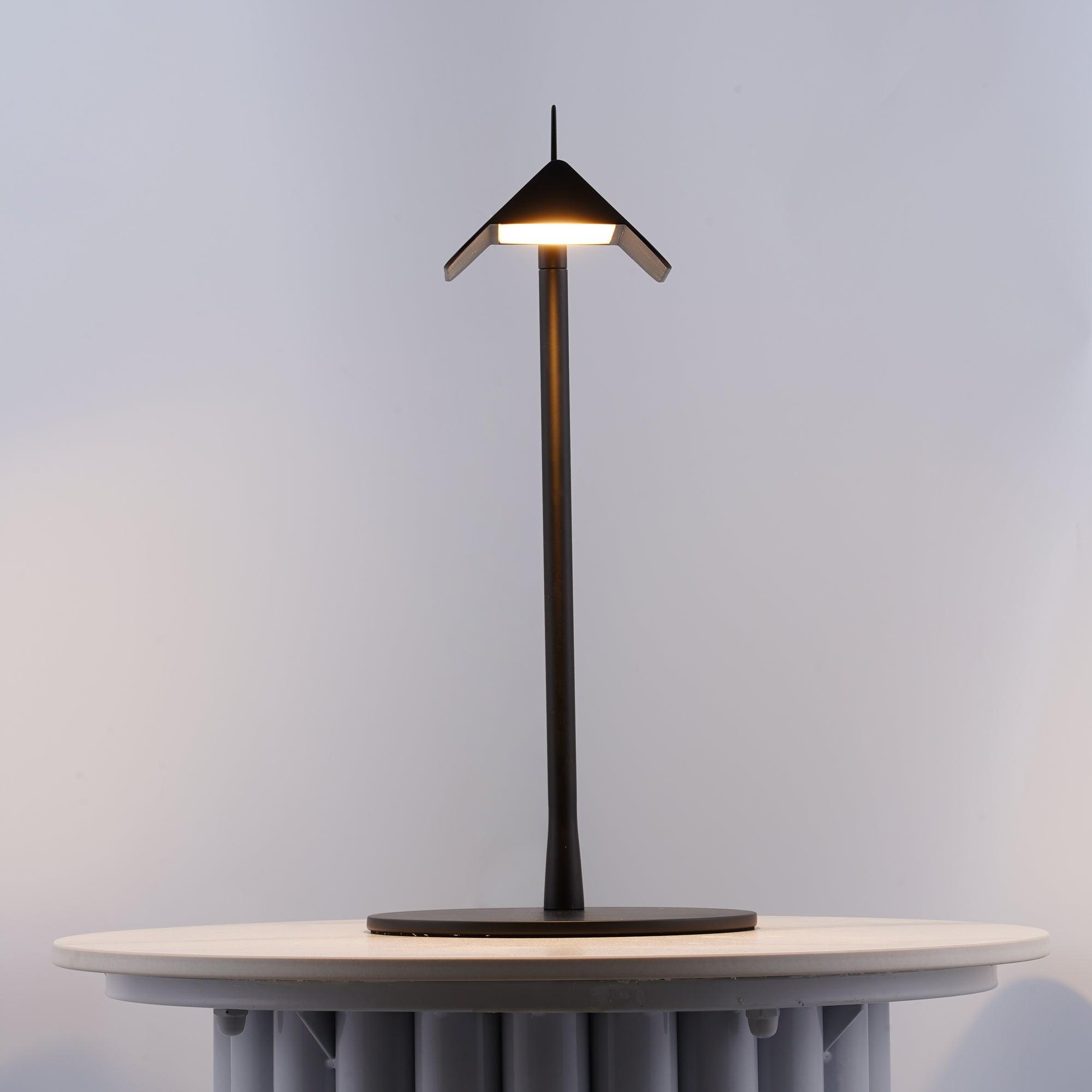 Pivot Ease Table Lamp - Cueteks