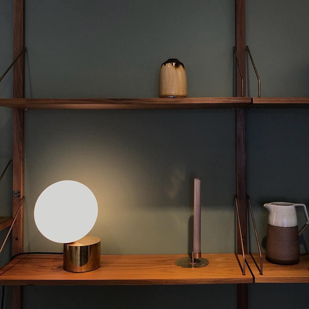 Tip of The Tongue Table Lamp - Cueteks