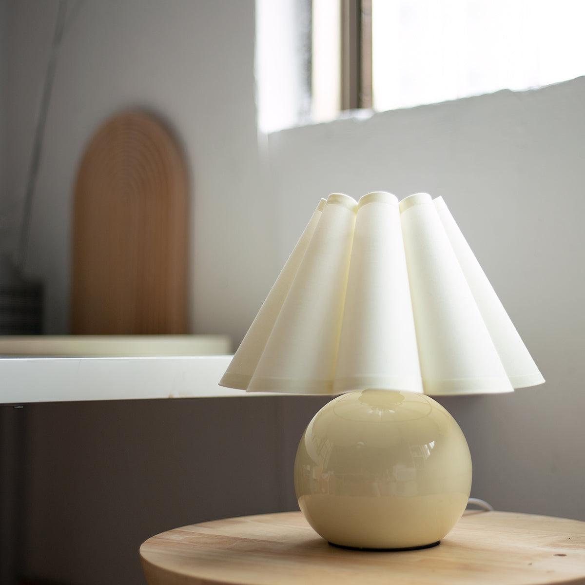 Kicsi Knife Pleat Table Lamp - Cueteks