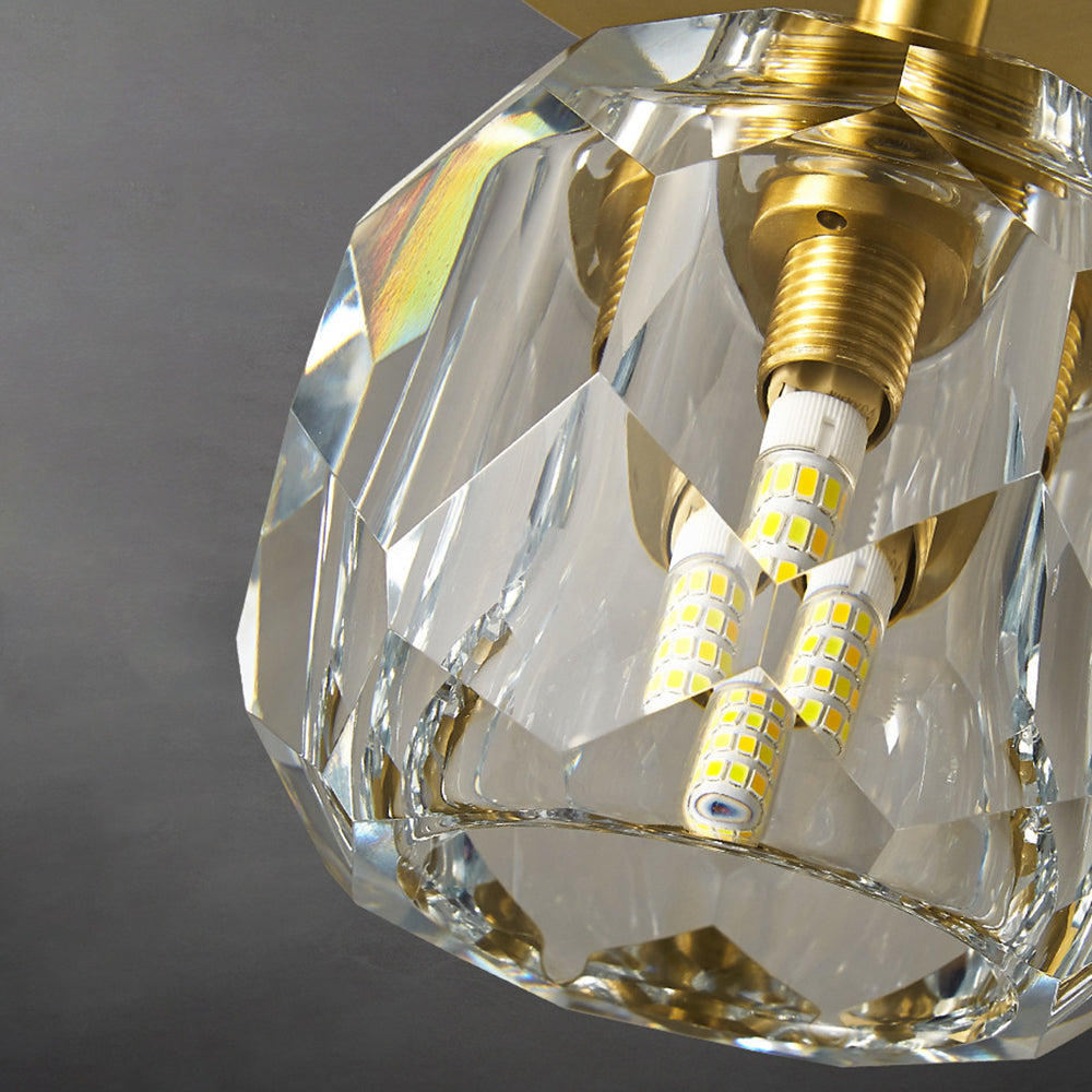 Kirsten shade close-up with clear facets, central white LED details, reflections and a gold-tone holder.