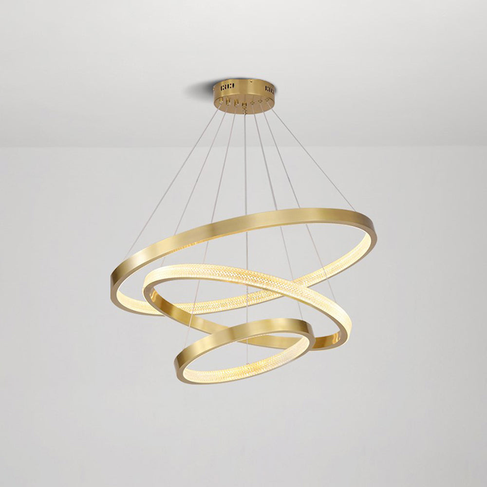 Kirsten gallery scene with three gold rings at different angles