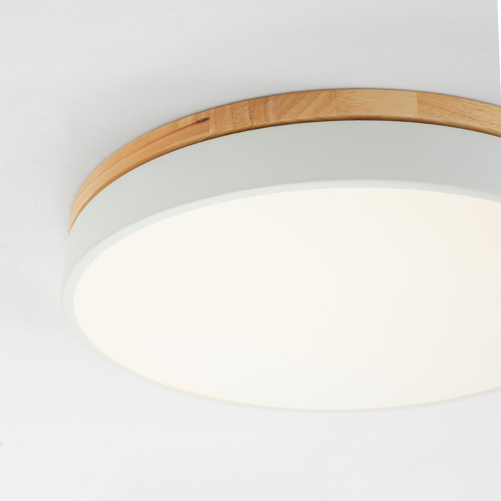 Close-up of Morandi’s wood-grain trim above a pale side band and cream-lit circular face.