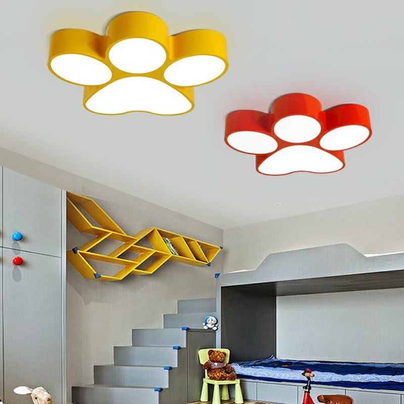 Yellow and red Freja paw lights above a bunk-bed room
