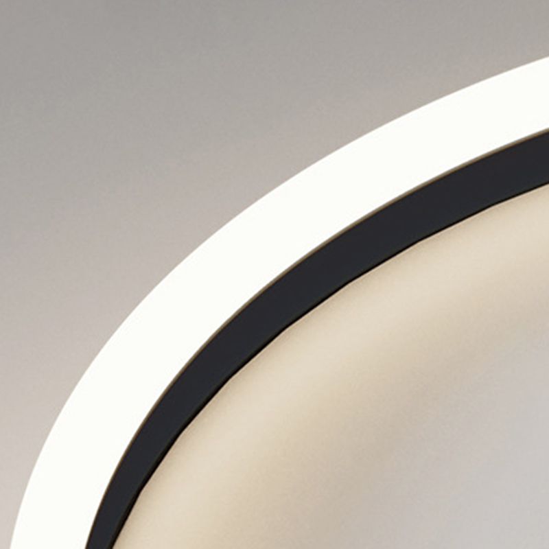 Close view of Quinn curved rim and diffuser edge