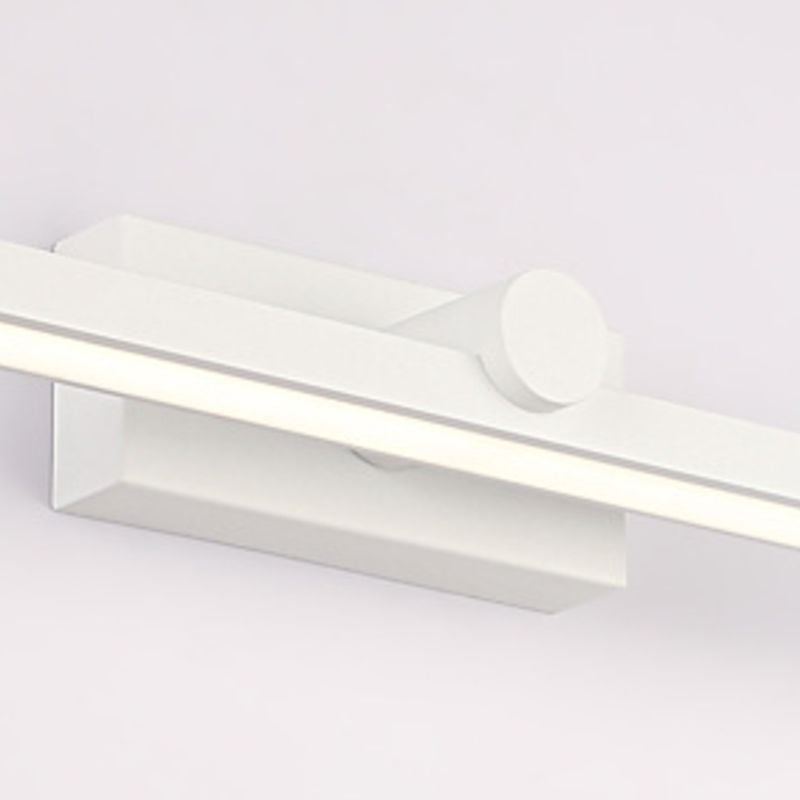 Edge white bar and rectangular plate viewed close up
