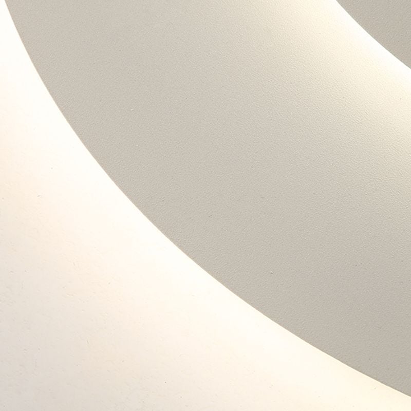 Close view of Quinn pale curved illuminated edge