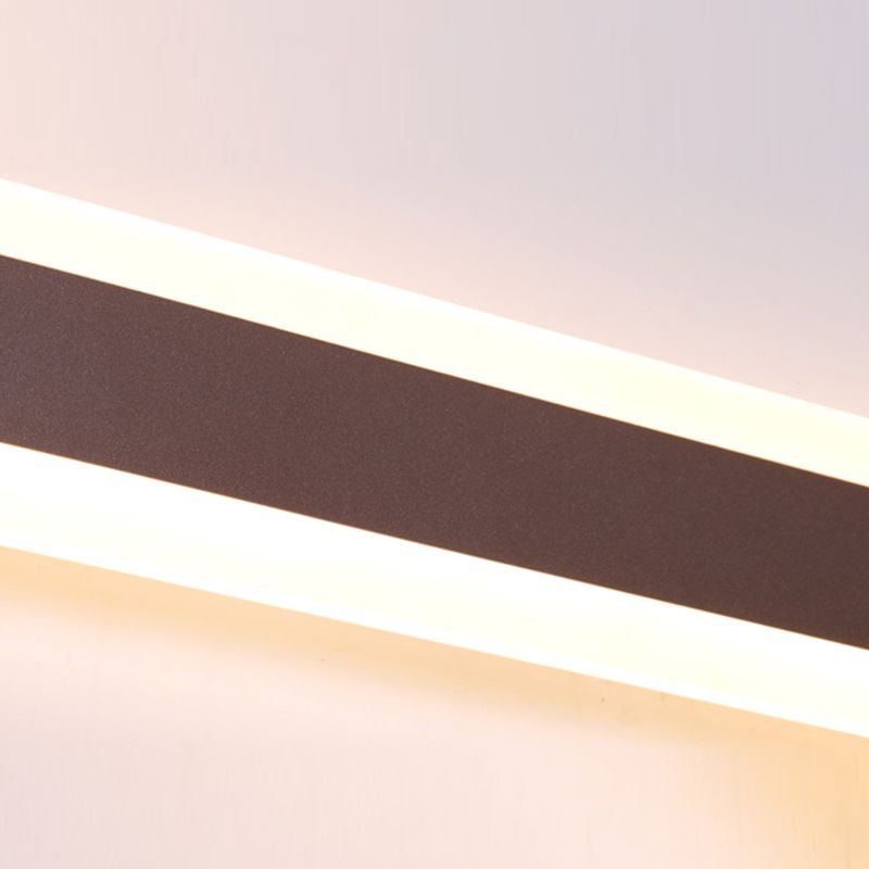 Edge straight Brown inset with pale luminous border detail