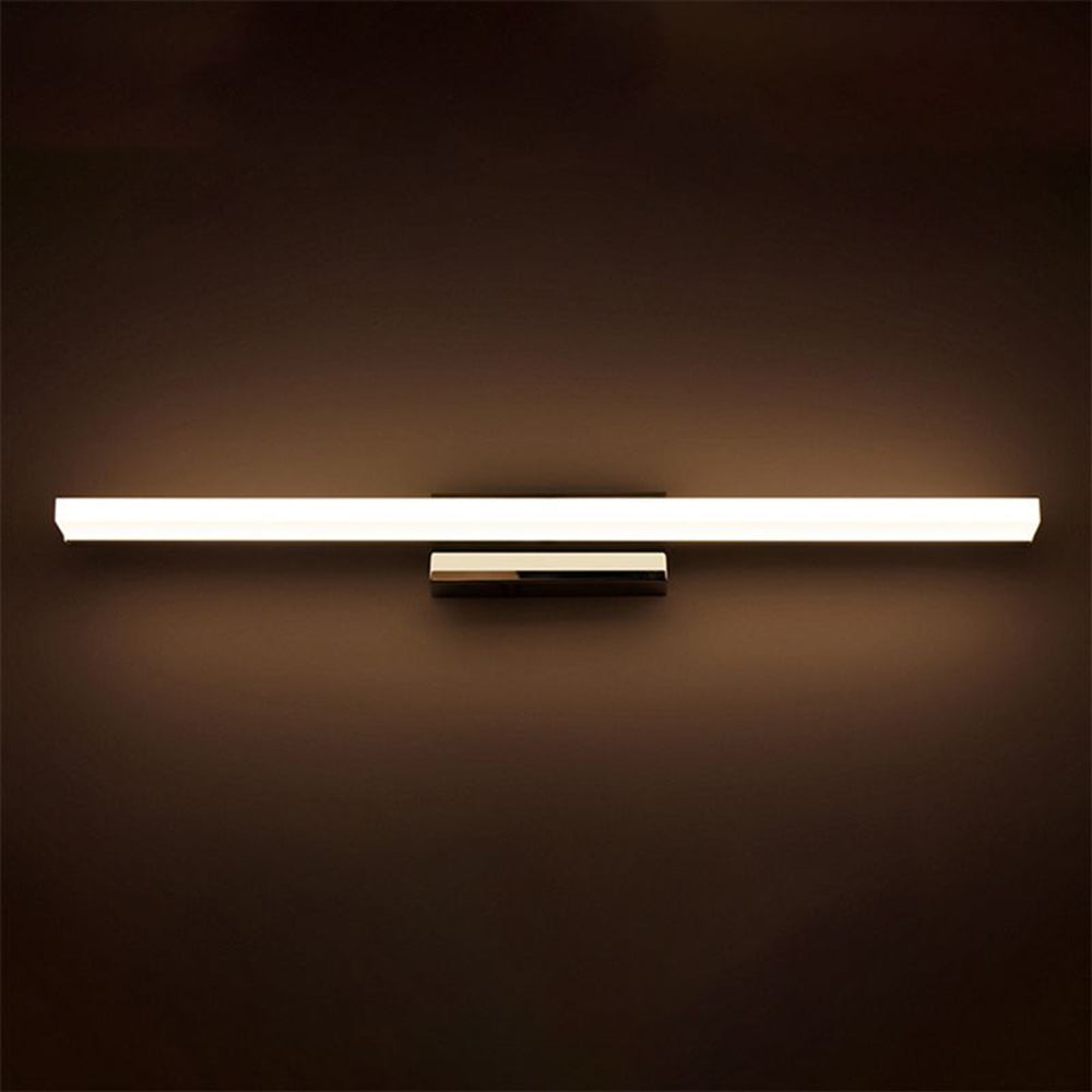 Warm glowing Leigh bar light with a reflective central mount