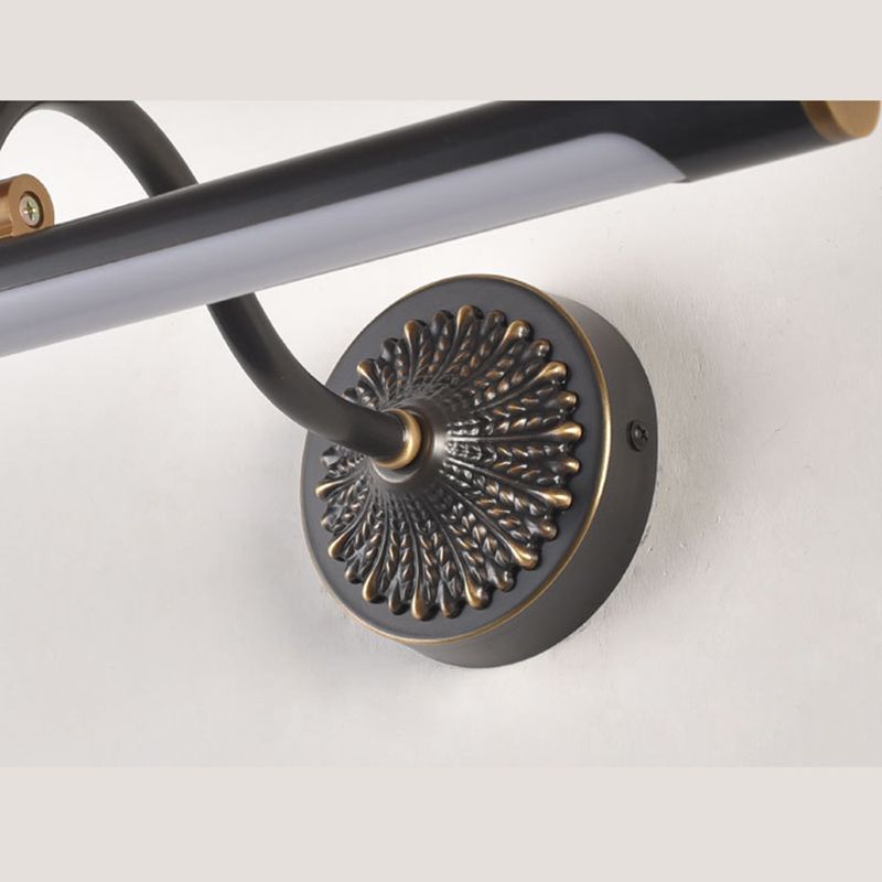Floral-pattern round backplate, curved arm and light-bar detail